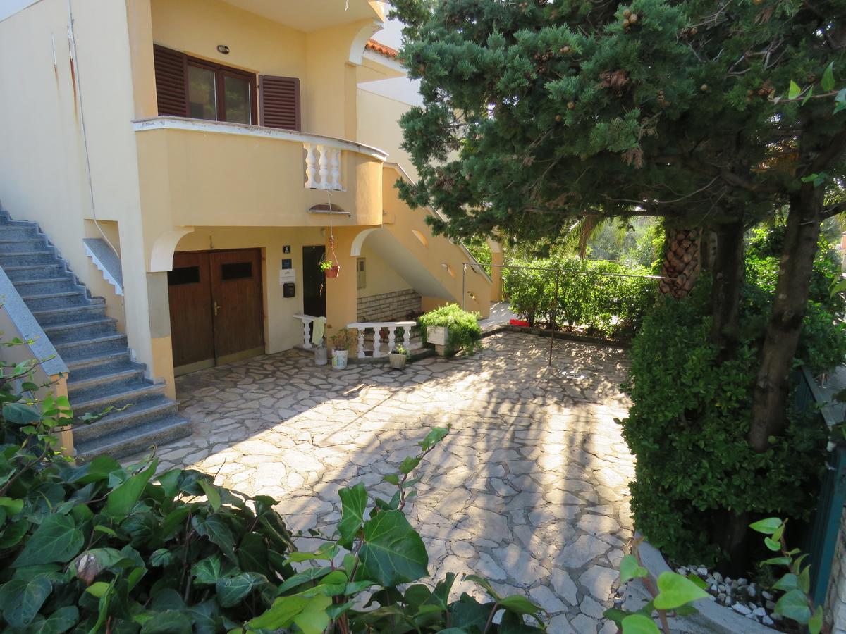Apartments Palma Novalja Exteriör bild
